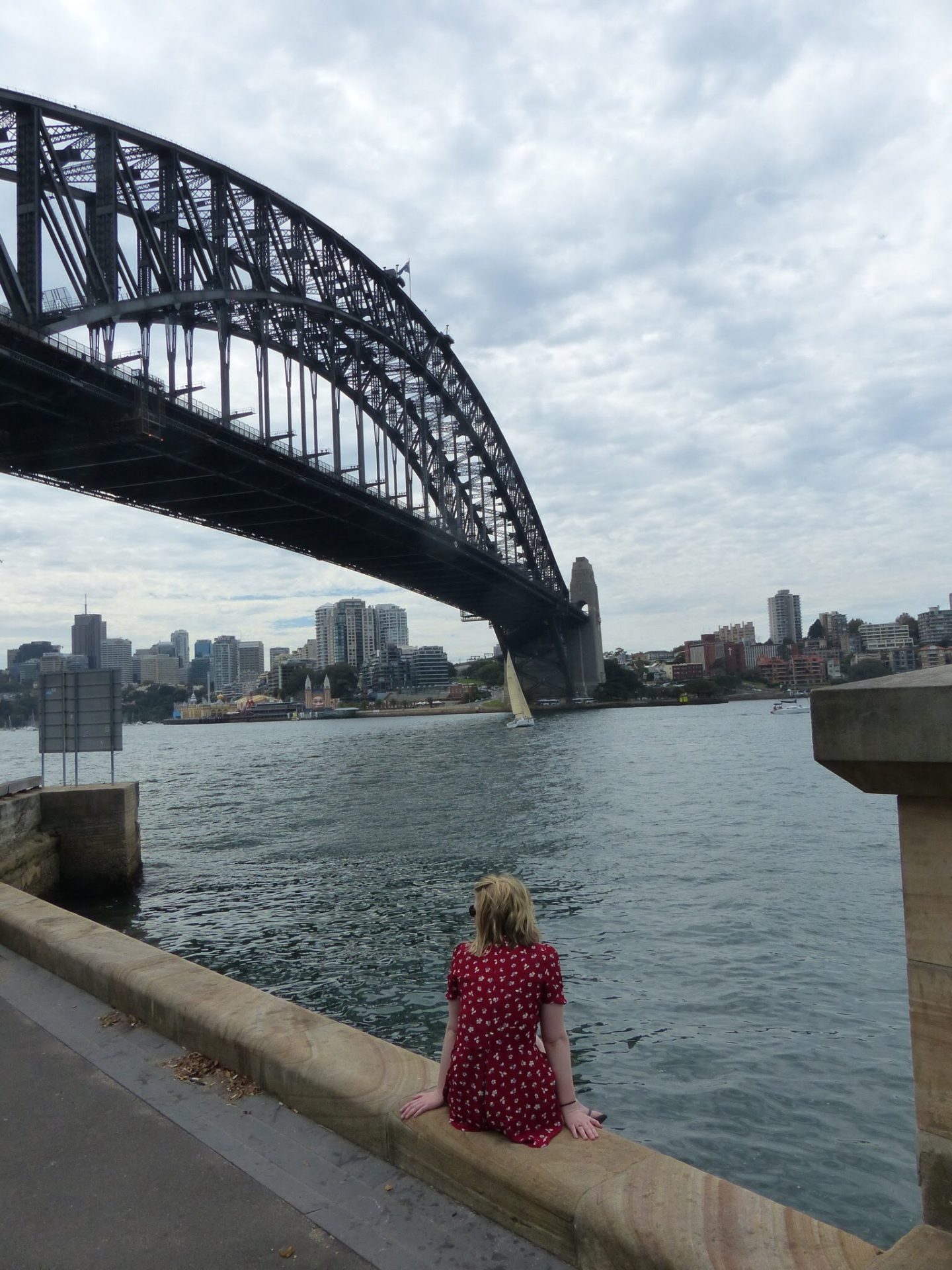 Laura in front of Sydney Harbour Bridge
