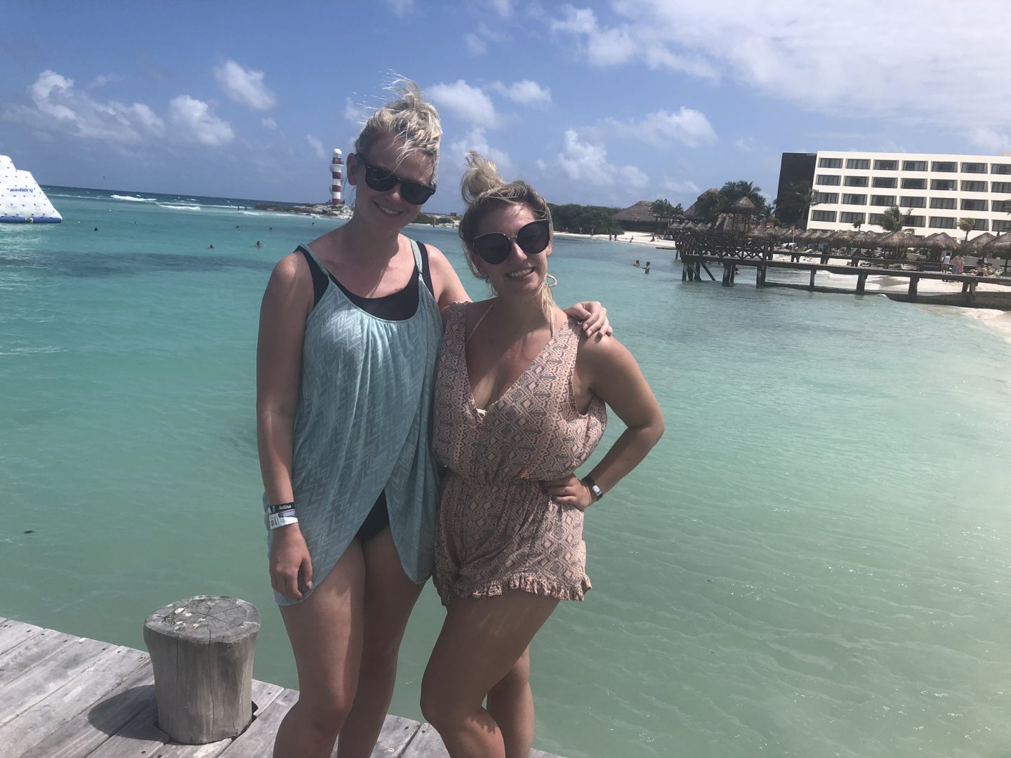 Girls by the beach in Cancun, Mexico