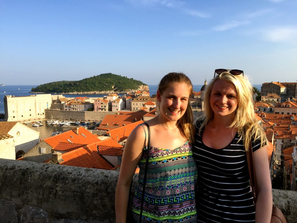 Girls in front of the Old City Harbour