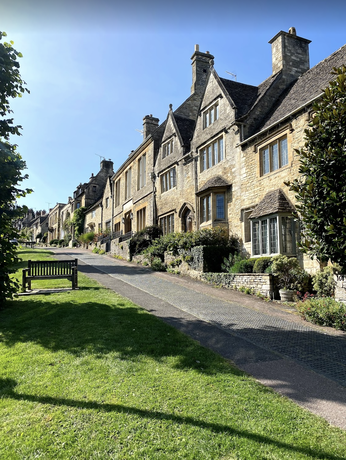 Burford, Cotswolds: a guide